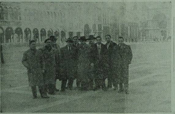 Riuniti a Venezia combattenti giuliani - foto
Un gruppo di combattenti giuliano-dalmati residenti a Venezia, fotografati all'uscita dalla Sede della Sezione Reg. Combattenti e Reduci sita in Piazza S. Marco 52, subito dopo la votazione