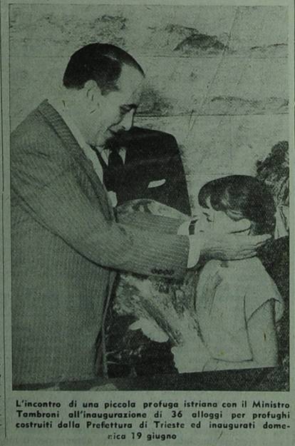 L'incontro di uno piccola profuga istriana con il Ministro Tambroni all'inaugurazione di 36 alloggi per profughi costruiti dalla Prefettura di Trieste ed inaugurati domenica 19 giugno- foto