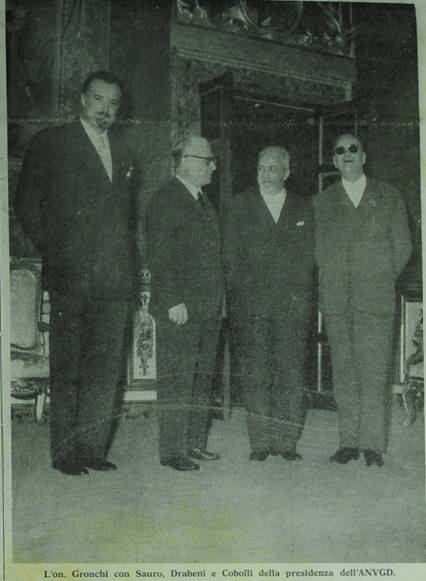 Ricevuta dal Capo dello Stato la presidenza dell'A.N.V.G.D.
Sauro, Drabeni e Cobolli hanno recato all'on. Gronchi l'omaggio deferente dei trecento mila esuli adriatici ... - foto