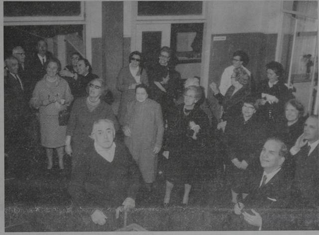 Il senatore Giovanni Spagnolli e le signore del Madrinato Italico di Roma in visita alla Casa di Riposo di Sistiana dell'Opera assistenza profughi giuliano-dalmati - foto